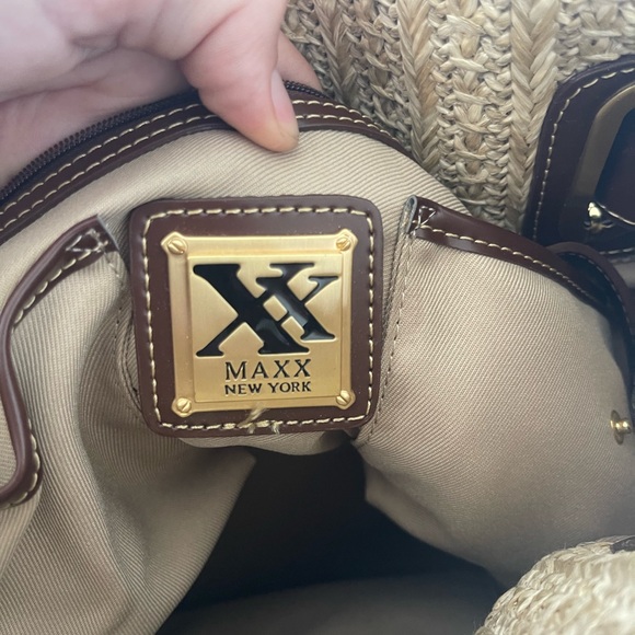 HUGE Woven Straw and Brown Leather Tote Bag with a vintage feel - Picture 7 of 7